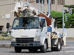 いすゞ エルフ 穴掘建柱車 