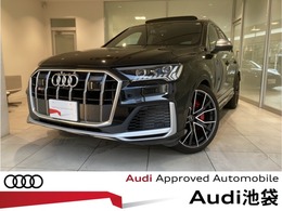 アウディ SQ7 4.0 4WD レザーシート/サンルーフ/キャリパーレッド