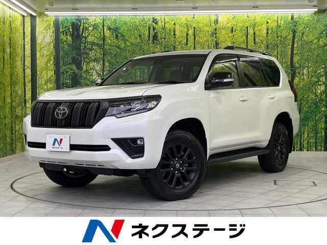 4WD　サンルーフ　全周囲カメラ　衝突被害軽減システム　レーダークルーズ