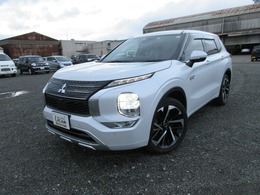 三菱 アウトランダー PHEV 2.4 P 4WD 