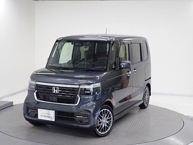 こちらの車両は当社が試乗などで使用していましたデモカーとなります。内外装ともコンディションが良く、走行距離も少なめで、きっちりメンテナンスされています。車検期間もまだたっぷり残っています。