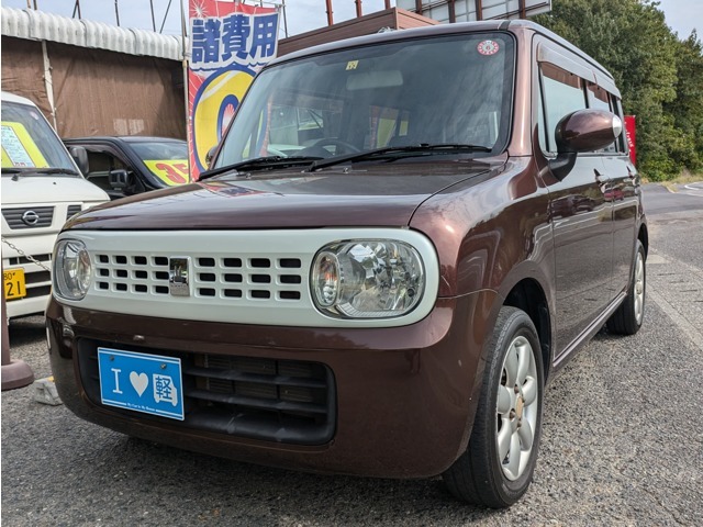 スズキ・ラパンのご紹介です。レトロ風なデザインで人気の軽自動車です。スマートキー、ETC装備。車検2年登録してのお引き渡しとなります。