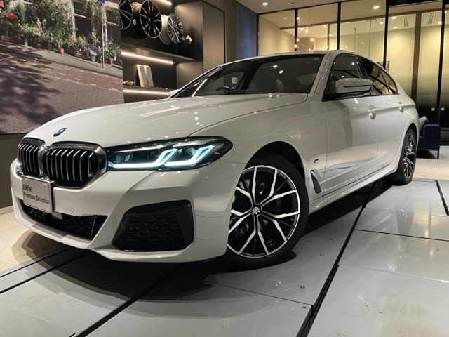 BMWの代名詞とも言えるキドニーグリル！アクティブ・エア・ストリームを採用し最先端の空力性能を実現しました。