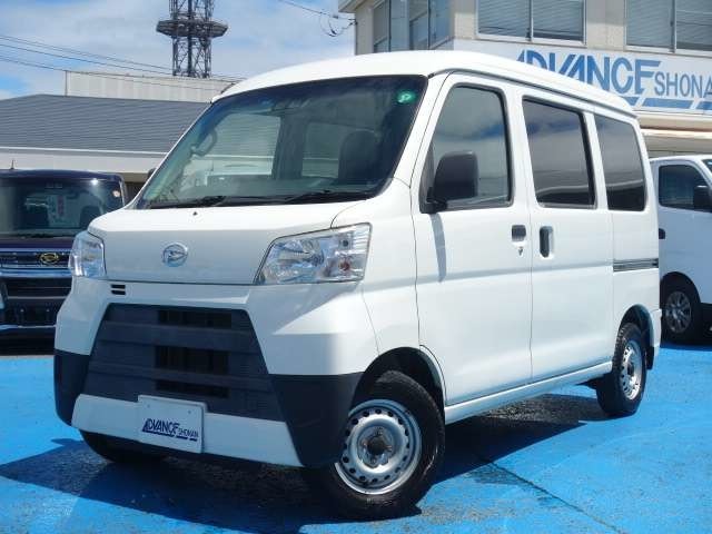 当店の中古車は、オートオークションから厳選して仕入れた後、店頭にてさらに第三者の評価検査を受けております。