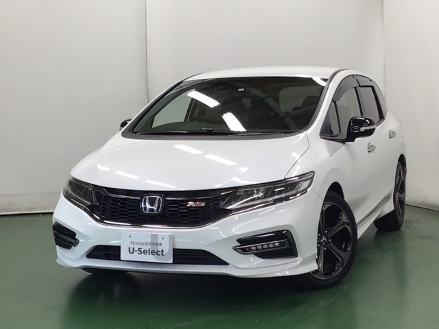 ●Honda SENSING●LEDヘッドライト●LEDフォグライト●RS専用コンビシート●本革巻ステアリング●遮音機能付フロントウインドウガラス●18インチアルミホイールなど充実装備満載です。