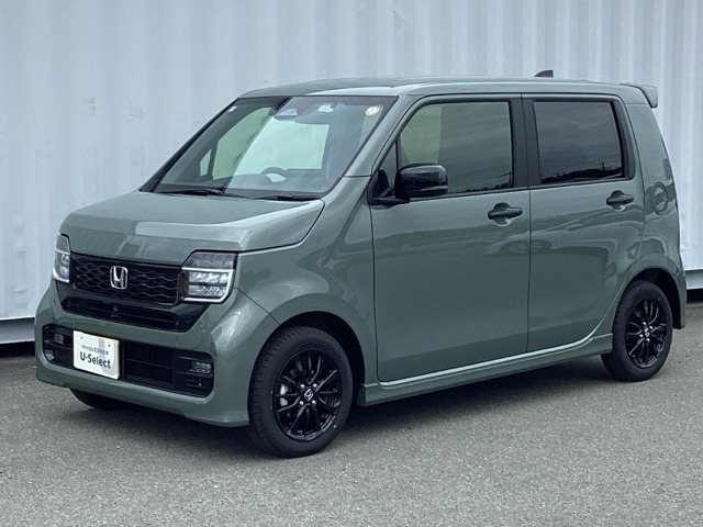 この度は、当店のお車をご覧いただきまして誠にありがとうございます。当店では全国販売・納車も行っております。県によって陸送費用は異なりますのでお気軽にお問い合わせください。