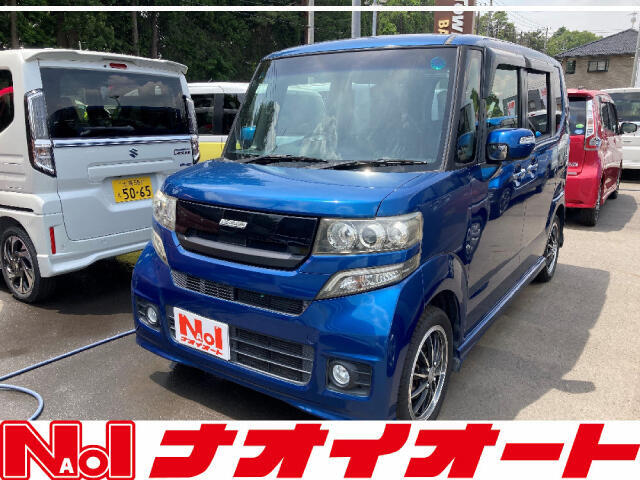 【当店のこだわり】入庫後のお車は選任スタッフによる細部清掃を実施しております。足回り、エンジンルーム、室内、室外を隅々まで綺麗にしております。展示車はピカピカです。全国配送も可能ですのでご相談下さい