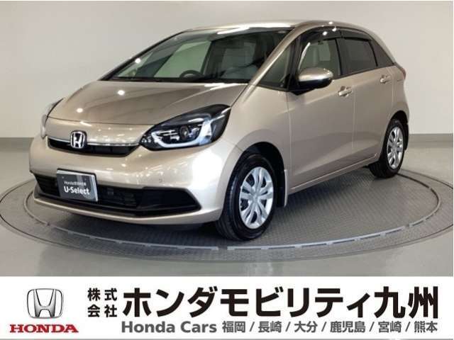 ガソリン車のフィット HOMEですスマートキー、オートエアコン等の快適装備に加え、ホンダセンシングを搭載した1台です。