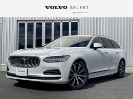 ボルボ V90 アルティメット B5 認定中古車・弊社試乗車・禁煙車・サンルー
