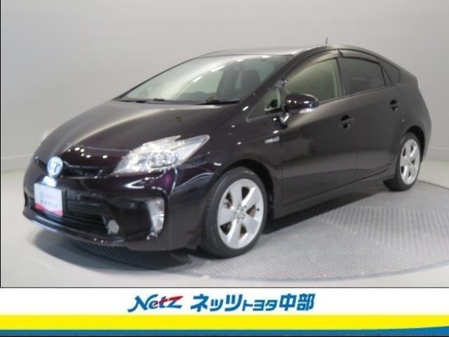 ハイブリッドならではの装備。EVスイッチを押すとモーターのみの走行が出来ますよ。　モーターで駆動するのでガソリンエンジンと比べると静かなので、早朝や深夜など大きな音を出さずに運転できます。