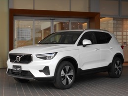 ボルボ XC40 プラス B3 セレクション 登録済未使用車　新車保証継承　革シート
