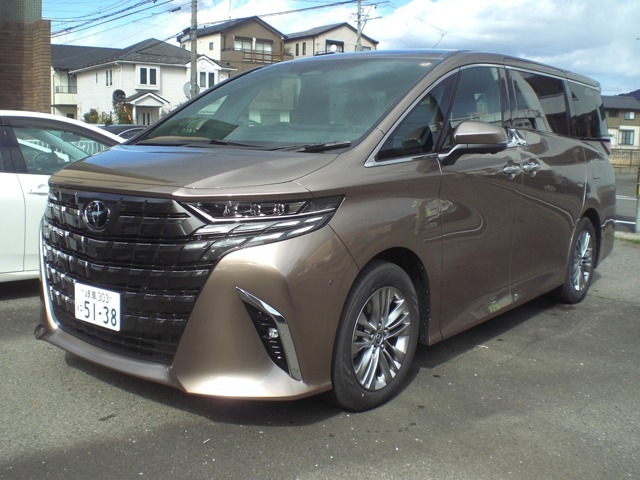 店舗が手狭にて、第2、第3駐車場に保管して有る車両が御座いますので、お越しの際に連絡を頂けますと店舗までの移動が出来ますのでご連絡を頂けますと幸いです。