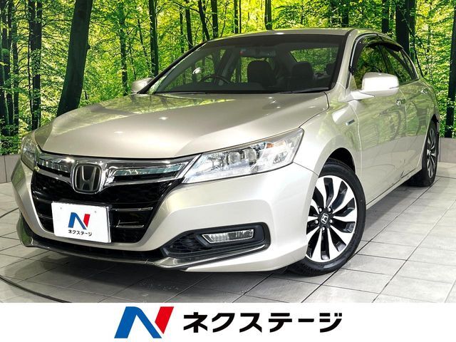禁煙車　衝突軽減装置　純正ナビ　黒革シート　バックカメラ