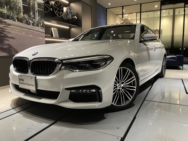 BMWの代名詞とも言えるキドニーグリル！アクティブ・エア・ストリームを採用し最先端の空力性能を実現しました。