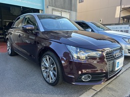 アウディ A1スポーツバック 1.4 TFSI シリンダー オン デマンド ワンオーナーシルバールーフBOSEツートンレ