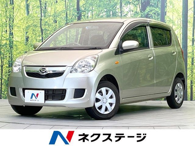 禁煙車　CD再生　電動格納ミラー　ABS　パワーステアリング　エアコン
