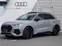 アウディ RS Q3 2.5 4WD 認定中古車　Pサンルーフ　黒スタイルPKG