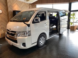トヨタ ハイエース 2.7 GL ロング ミドルルーフ デモカー　REVOシート　フローリング　ロン