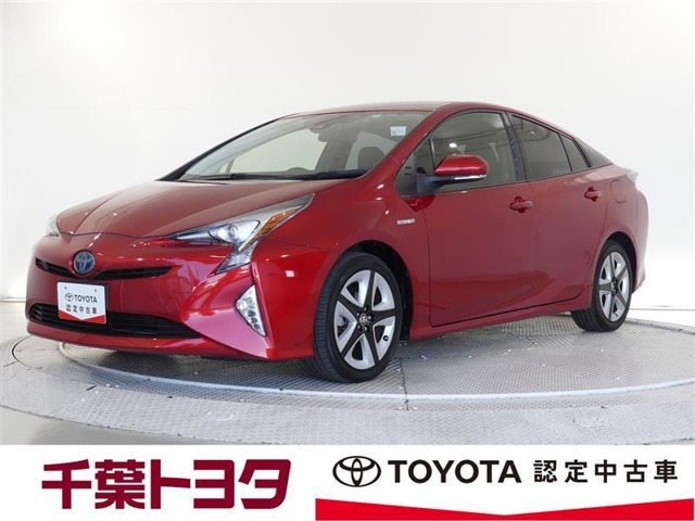 厳選されたトヨタ認定中古車のプリウスです。衝突被害軽減ブレーキや車線逸脱警報装置・オートハイビームなどを搭載したサポカーであなたの安全をサポートします。
