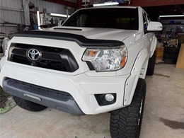 米国トヨタ タコマ ダブルキャブ TRDプロ 4.0 V6 4WD 6インチリフトアップ　社外マフラー