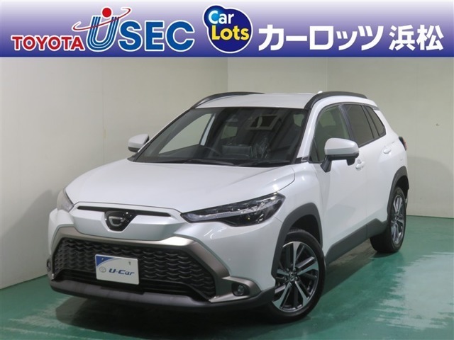 コネクティッドナビ対応ディスプレイオーディオやETC2.0ユニット、インテリアの各部にLEDランプを搭載する「イルミネーテッドエントリーシステム」等のメーカーオプションが付属します。