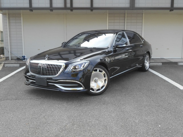 法人ワンオーナー車、フルディーラーメンテナンス車です。グランドエディション、4人乗りセパレートシート、リアエンターテイメント、クールBOX、リアドア電動カーテン、折り畳み式リアテーブルを装備しています。