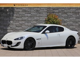 マセラティ グラントゥーリズモ スポーツ MCオートシフト ビアンコバードケージ ブルー内装 OP20AW