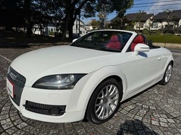 アウディ TTロードスター 2.0 TFSI 本革レッドシート・純正ナビ・クルーズコン