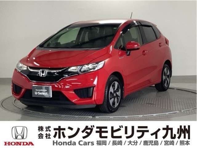 FIT3ハイブリッドFパッケージです。ドアミラーウィンカーやプライバシーガラス、リアワイパー、ハーフシェイドフロントウィンドウ等お勧め装備をプラスしたタイプです。