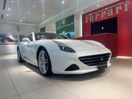 フェラーリ カリフォルニアT F1 DCT D車　LEDカーボンステア　カーボンセンター