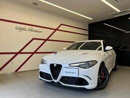 アルファ　ロメオ ジュリア 2.9 V6 ビターボ クアドリフォリオ 認定中古　パール白　カーボンルーフ