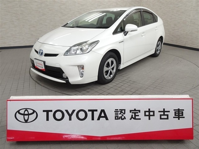 トヨタカローラ兵庫の中古車をご覧いただきありがとうございます。2015年式・プリウスです。当社の中古車販売エリアは兵庫県のみとなります。また転売目的のお客様への販売は行っておりません。