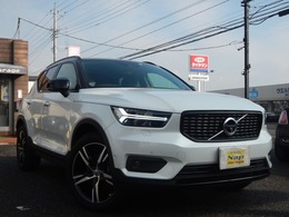 ボルボ XC40 T4 AWD Rデザイン 4WD ハンドル＆シートヒーター　サンルーフ