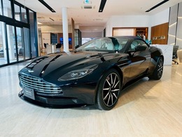 アストンマーティン DB11ヴォランテ V8 ウルトラマリンブラック 本革 紺x白　右H