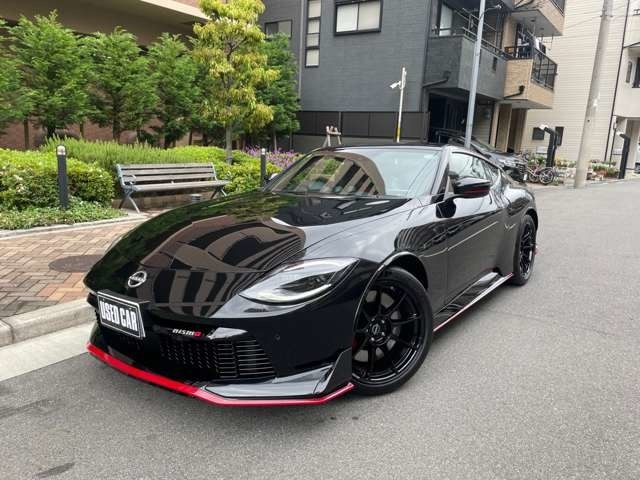 現行型フェアレディZ　NISMO入荷しました　NISMO専用パーツでよりスポーティーなスタイルになってます
