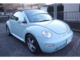 フォルクスワーゲン ニュービートルカブリオレ 2.0 水色ボディ国産タイヤ4本新品交換