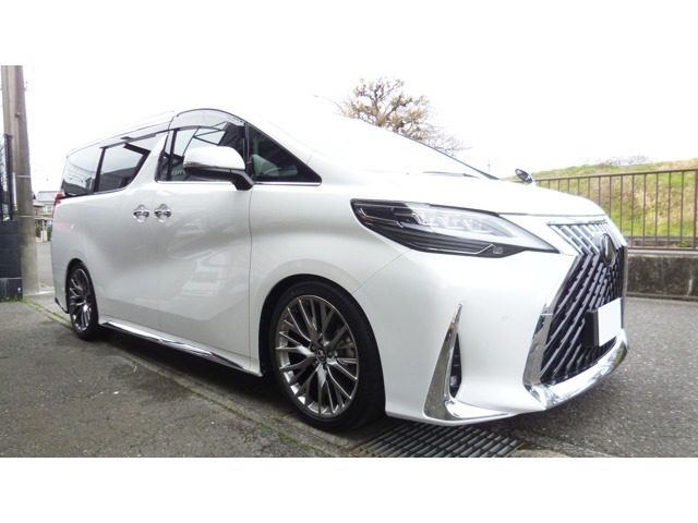 レクサスLM350仕様に変更しております。