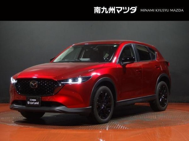 中古車専門再生工場にて熟練専任スタッフが丁寧に清掃、仕上げを実施しております。また、お客様に安心してご検討いただける様、公取協が定める基準に基づき車両検査を実施し、車両状態評価証を発行しております。