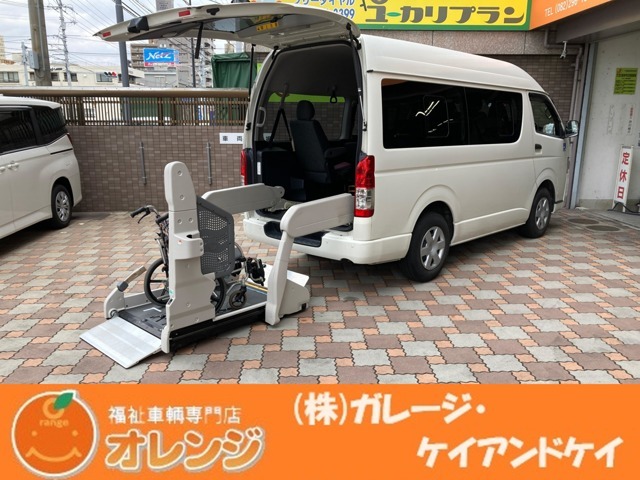 ハイエースウェルキャブBタイプ。車いす2名乗車＋8名仕様が入庫しました！タクシー表示灯やストレッチャー固定装置も付いているのでタクシー登録にもおすすめです！