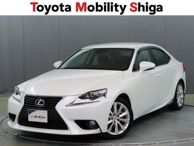 走行性と燃費性を兼ね備えたパフォーマンスの良いハイブリッド車IS300hです。