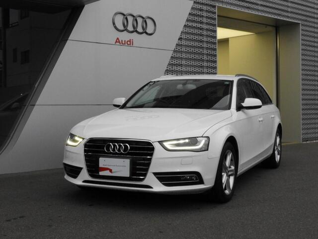 シングルフレームに燦然と輝くAudiのシンボルである4つの輪。4つの自動車メーカーが手を組み、Auto Unionを設立したことに由来します。