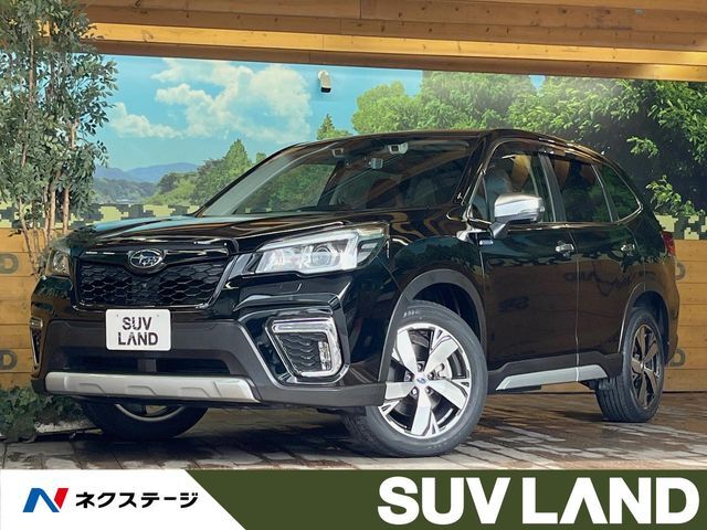 4WD　サンルーフ　純正ビルトインナビ　フロント・サイド・バックカメラ