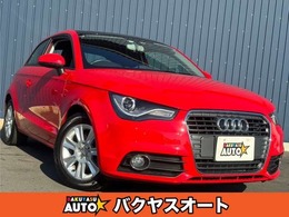 アウディ A1 1.4 TFSI ターボ　走行7000キロ　黒革シート　アルミ