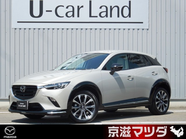 【マツダデザイン】　クルマを単なる移動手段だけでは終わらせない。それ自体に魂が宿った様な、躍動感溢れるボディ造形を目指しました。