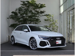 アウディ RS3スポーツバック 2.5 4WD マトリクスLED アルカンターラレザー 19AW