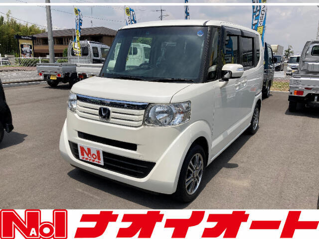 【当店のこだわり】入庫後のお車は選任スタッフによる細部清掃を実施しております。足回り、エンジンルーム、室内、室外を隅々まで綺麗にしております。展示車はピカピカです。全国配送も可能ですのでご相談下さい