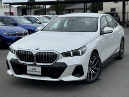 BMW i5 eドライブ40 Mスポーツ 黒革 ハーマンカードン ヘッドアップD 禁煙