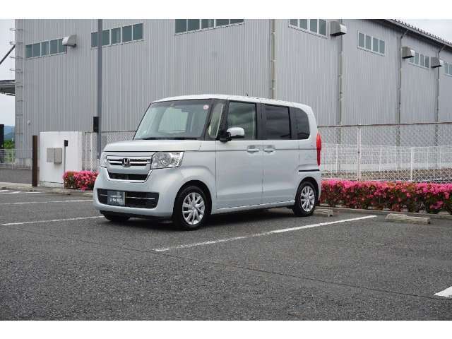 総額表示の諸費用は、岡山県内での登録費用で計算しております。県外のお客様においては別途、登録費用、陸送費用が必要になります。