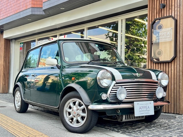 ジョン・クーパー氏が手掛けたことからその名が付けられた現車は■1オーナー/低走行2.6万K■ローバージャパン正規輸入車■運転席エアバック付■右H＆4AT■伝統色ブリティッシュレーシンググリーンを選択！