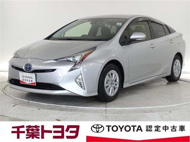 厳選されたトヨタ認定中古車のプリウス。環境にやさしく燃費性能も良いハイブリット車です。静かな走りによる快適な静粛性の室内を実感できます。